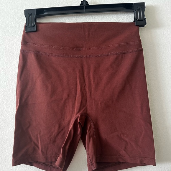 Brown Scrunch Butt Workout shorts size small - Picture 1 of 3